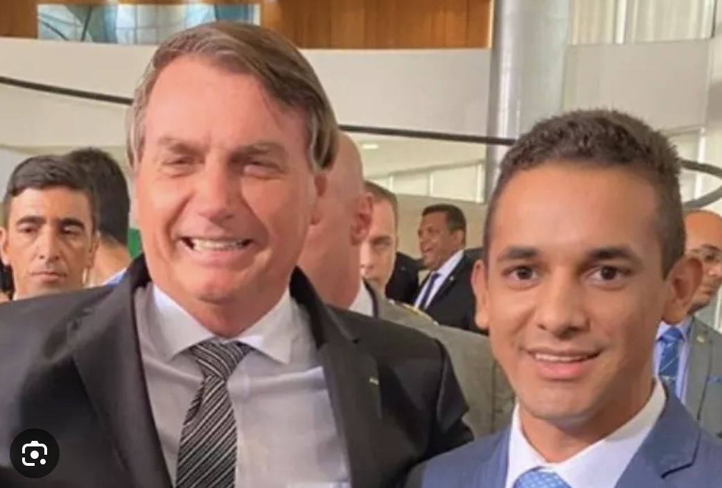 Allyson Bezerra em fotografia ao lado de Jair Bolsonaro